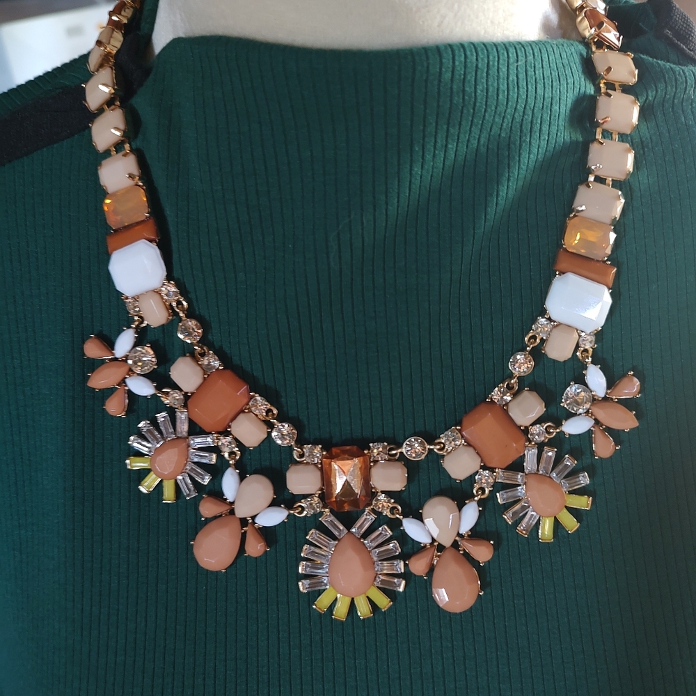 Daisy Angel necklace. New. - Picture 13 of 14
